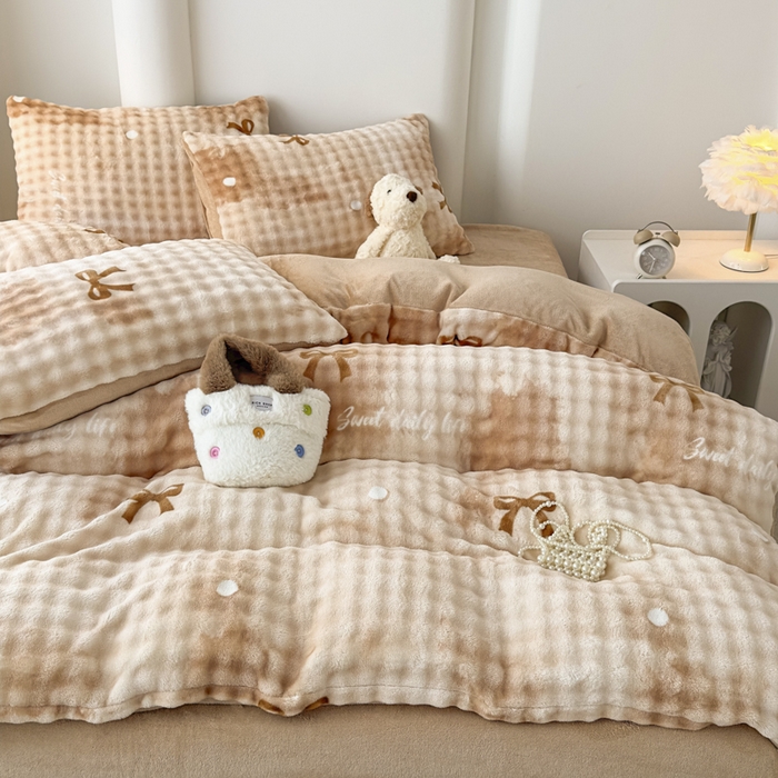 91家纺网 家纺一手货源 找家纺 郝媳妇家纺 2025新款泡泡绒牛奶绒四件套 爱心结奶咖