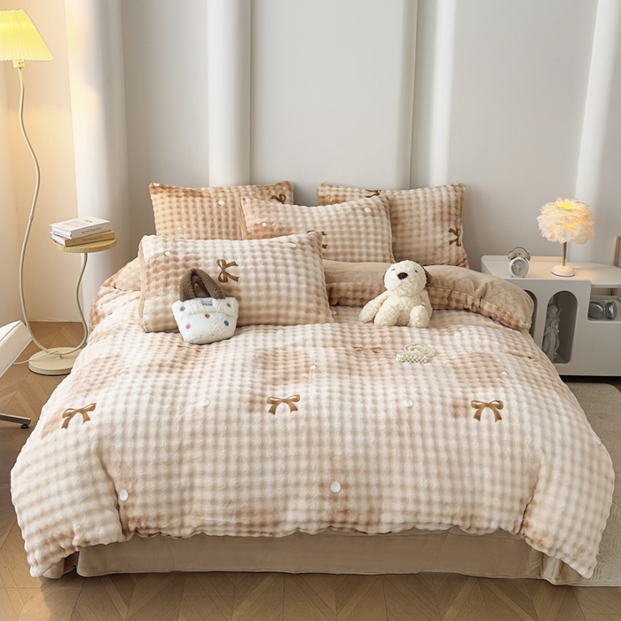 91家纺网 家纺一手货源 找家纺 郝媳妇家纺 2025新款泡泡绒牛奶绒四件套 爱心结奶咖