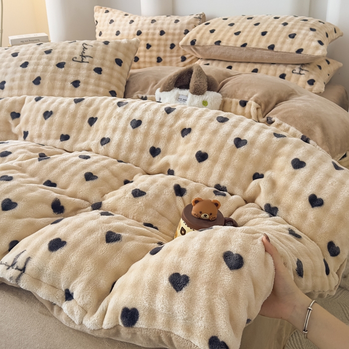 91家纺网 家纺一手货源 找家纺 郝媳妇家纺 2025新款泡泡绒牛奶绒四件套 爱心奶咖