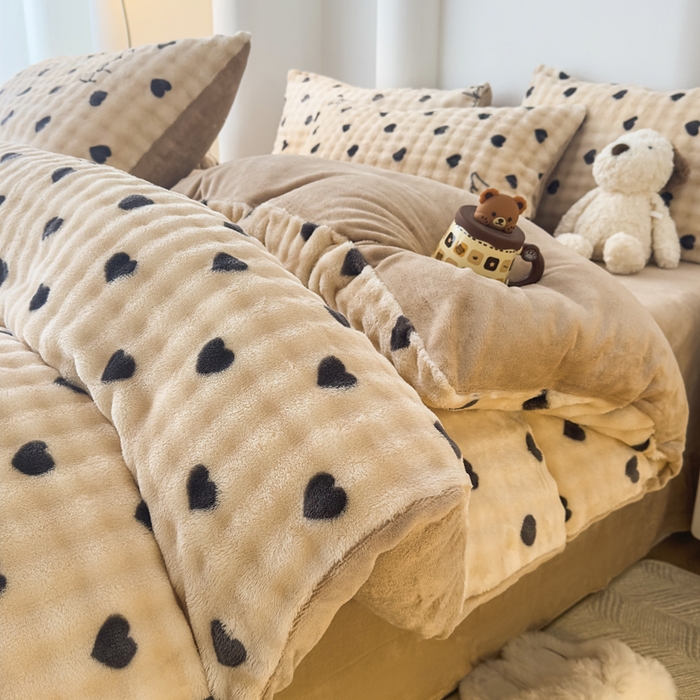 郝媳妇家纺 2025新款泡泡绒牛奶绒四件套 爱心奶咖