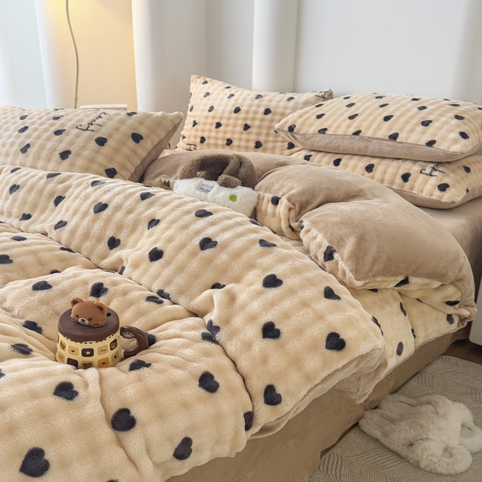 91家纺网 家纺一手货源 找家纺 郝媳妇家纺 2025新款泡泡绒牛奶绒四件套 爱心奶咖