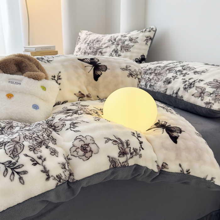 91家纺网 家纺一手货源 找家纺 郝媳妇家纺 2025新款泡泡绒牛奶绒四件套 蝶恋花