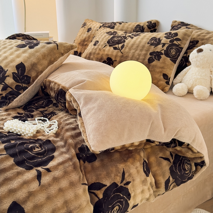 91家纺网 家纺一手货源 找家纺 郝媳妇家纺 2025新款泡泡绒牛奶绒四件套 玫瑰情缘