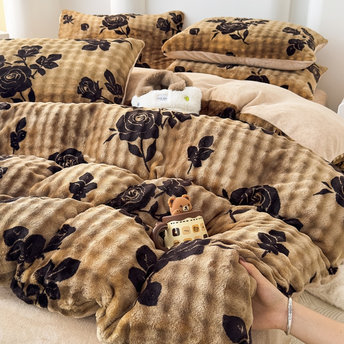 91家纺网 家纺一手货源 找家纺 郝媳妇家纺 2025新款泡泡绒牛奶绒四件套 玫瑰情缘