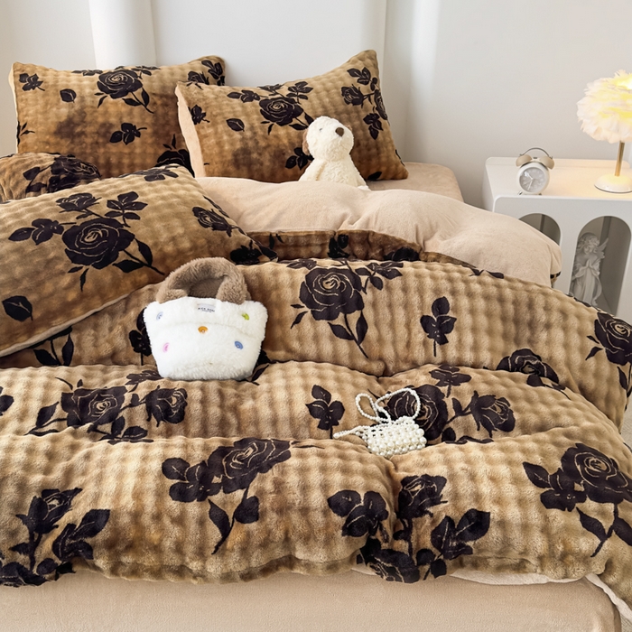 91家纺网 家纺一手货源 找家纺 郝媳妇家纺 2025新款泡泡绒牛奶绒四件套 玫瑰情缘