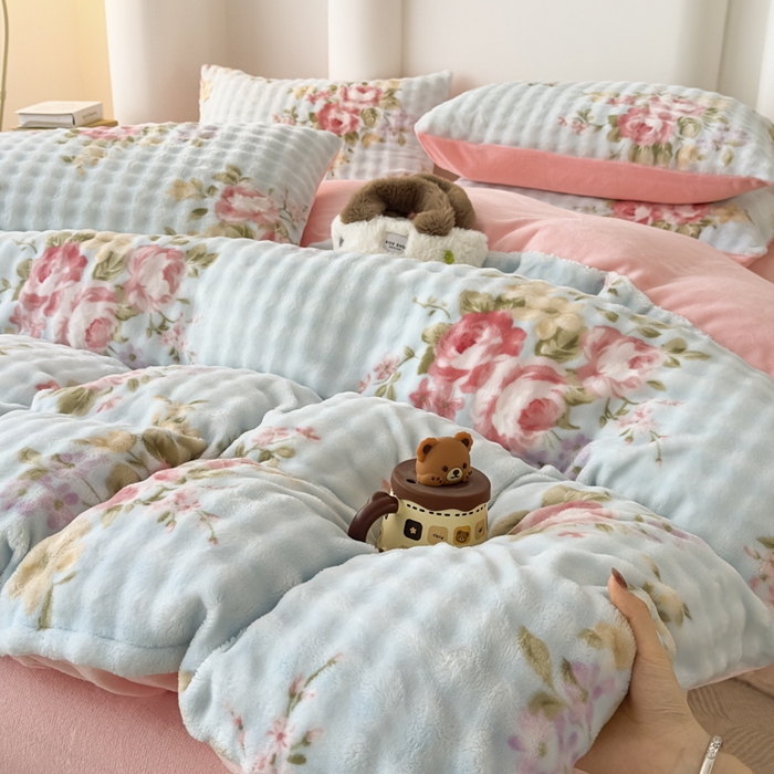 91家纺网 家纺一手货源 找家纺 郝媳妇家纺 2025新款泡泡绒牛奶绒四件套 欧拉花园