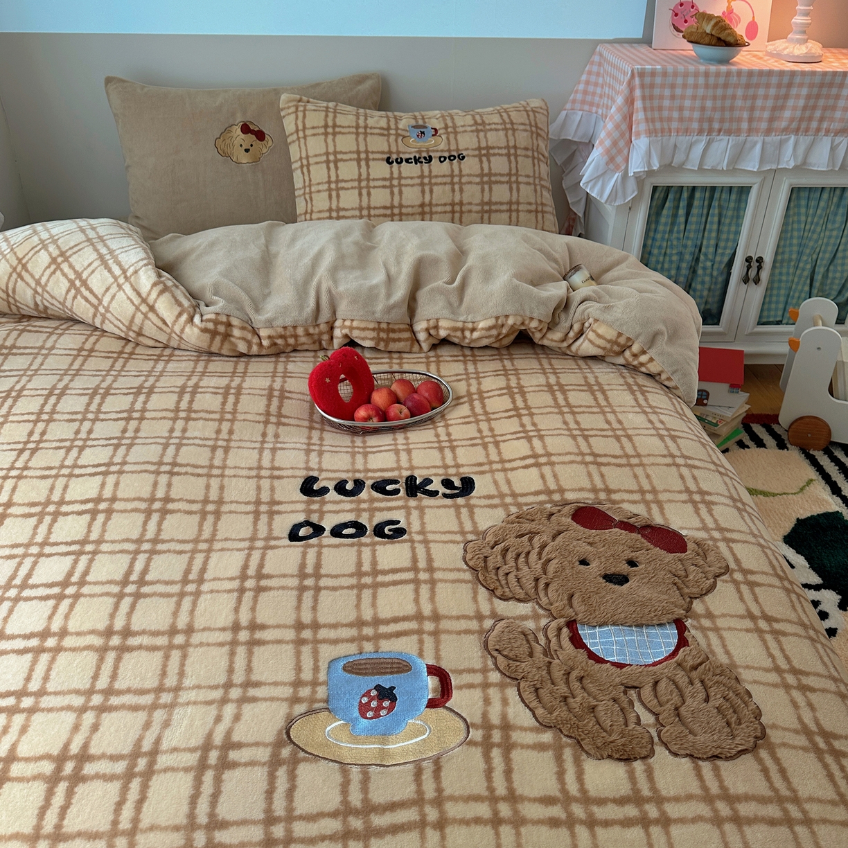 91家纺网 家纺一手货源 找家纺 （总）暖生活 2025新款兔绒贴布绣牛奶绒套件四件套（会员-5）