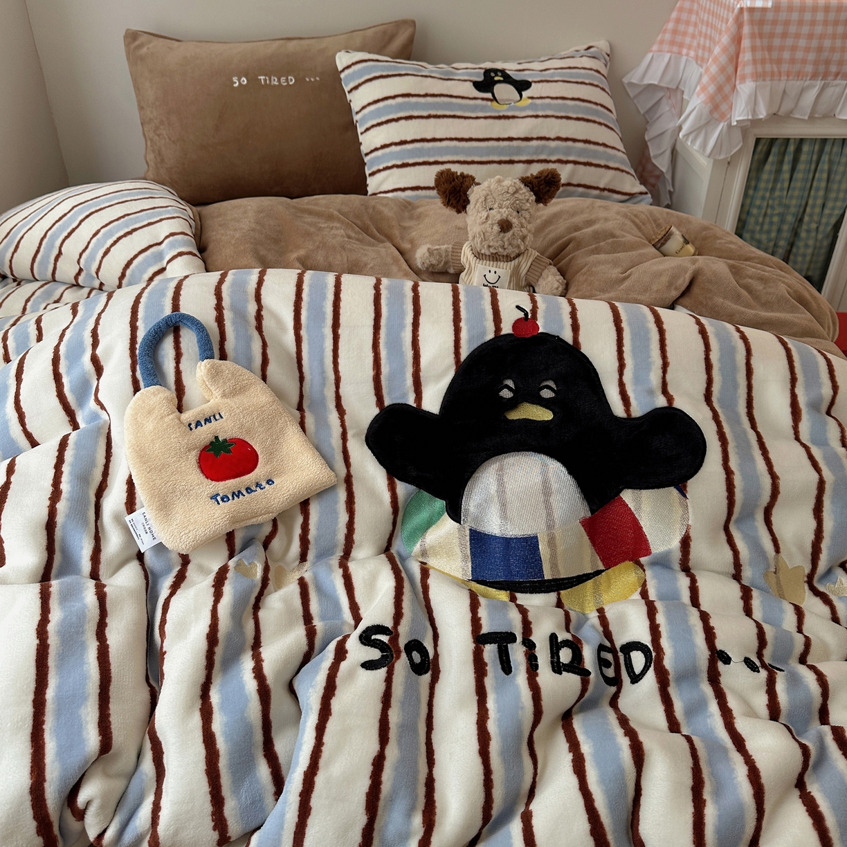 91家纺网 家纺一手货源 找家纺 暖生活 2025新款兔绒贴布绣牛奶绒套件四件套（会员-5） 泳圈企鹅