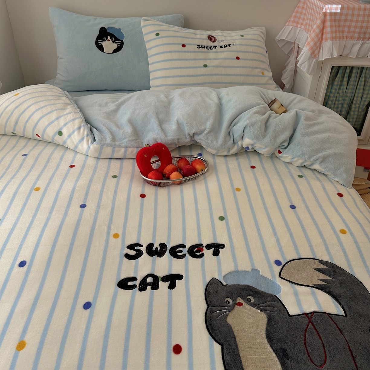 91家纺网 家纺一手货源 找家纺 暖生活 2025新款兔绒贴布绣牛奶绒套件四件套（会员-5） 线团小猫