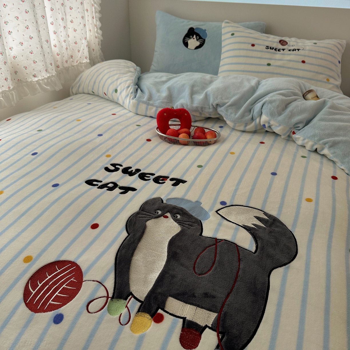 91家纺网 家纺一手货源 找家纺 暖生活 2025新款兔绒贴布绣牛奶绒套件四件套（会员-5） 线团小猫