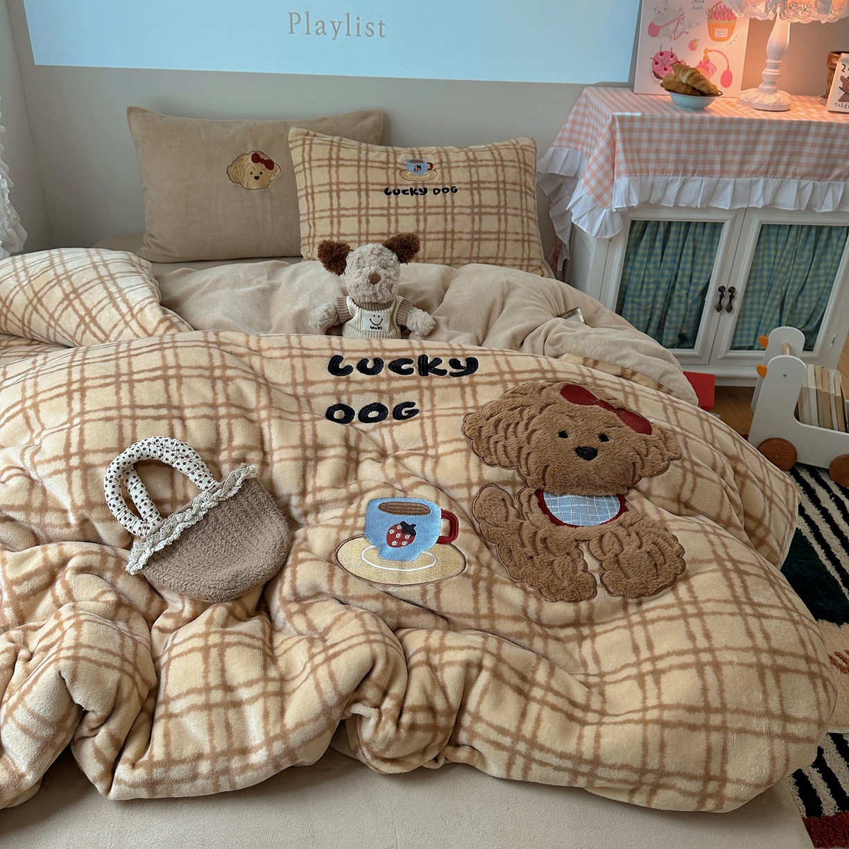 91家纺网 家纺一手货源 找家纺 暖生活 2025新款兔绒贴布绣牛奶绒套件四件套（会员-5） 小泰迪