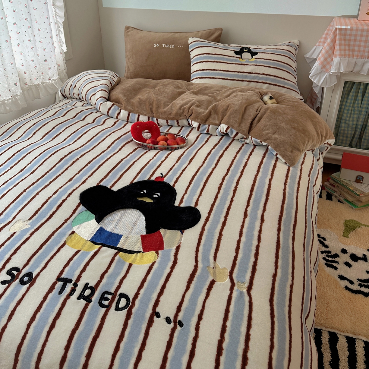 91家纺网 家纺一手货源 找家纺 暖生活 2025新款兔绒贴布绣牛奶绒套件四件套（会员-5） 泳圈企鹅