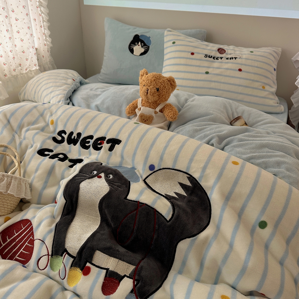 91家纺网 家纺一手货源 找家纺 暖生活 2025新款兔绒贴布绣牛奶绒套件四件套（会员-5） 线团小猫