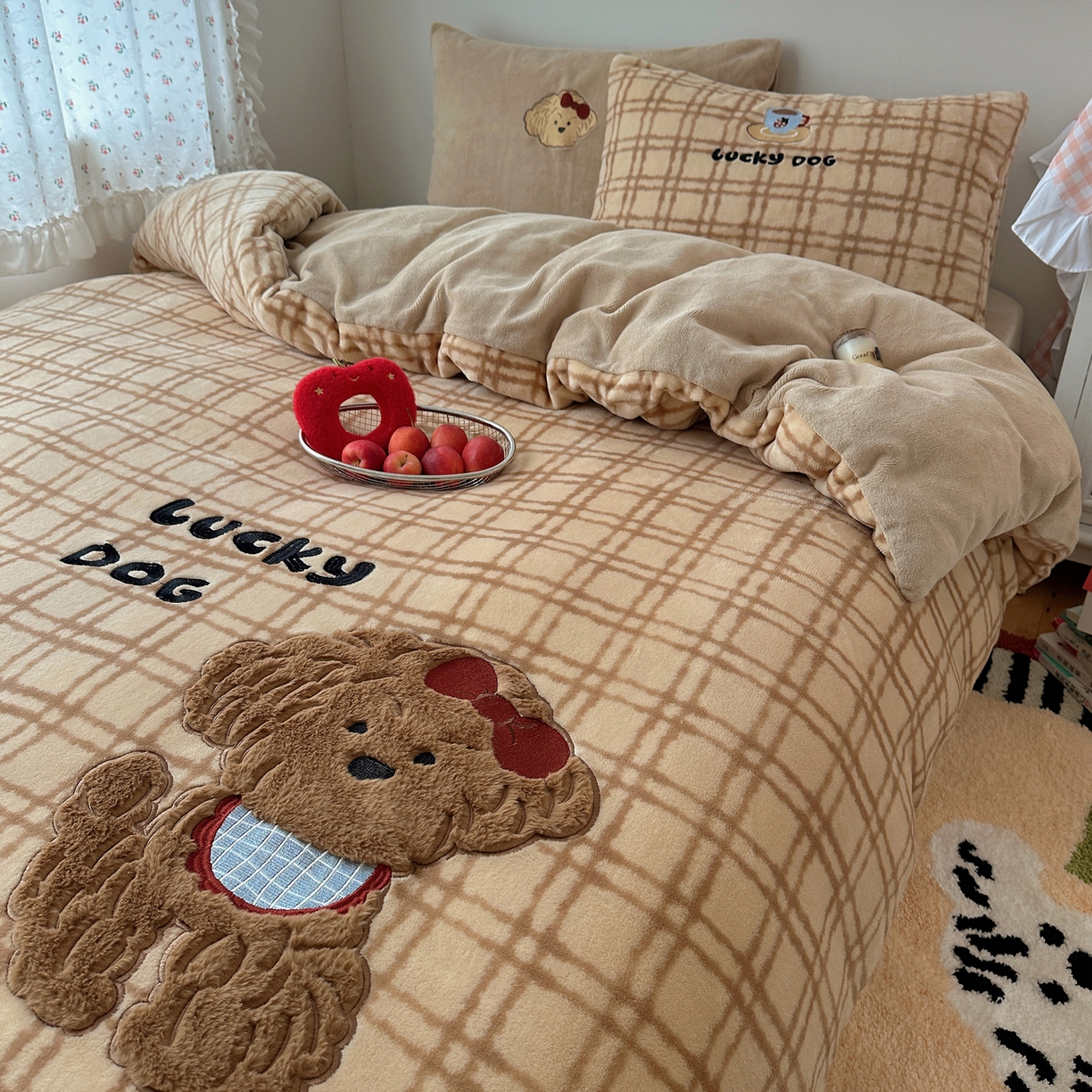 91家纺网 家纺一手货源 找家纺 暖生活 2025新款兔绒贴布绣牛奶绒套件四件套（会员-5） 小泰迪