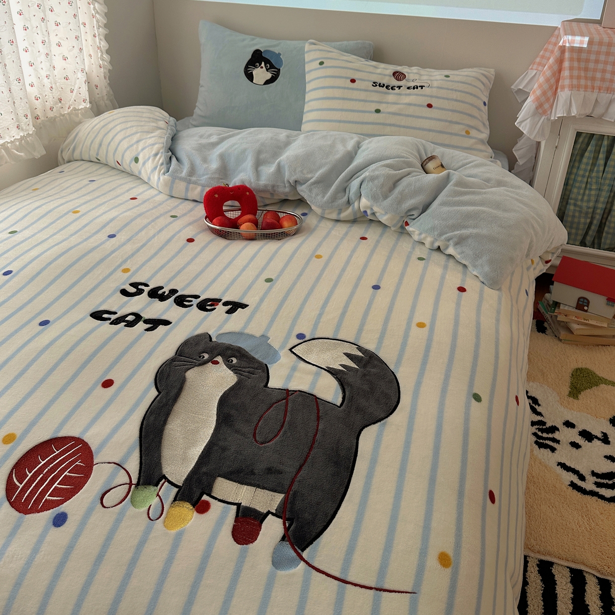 91家纺网 家纺一手货源 找家纺 暖生活 2025新款兔绒贴布绣牛奶绒套件四件套（会员-5） 线团小猫