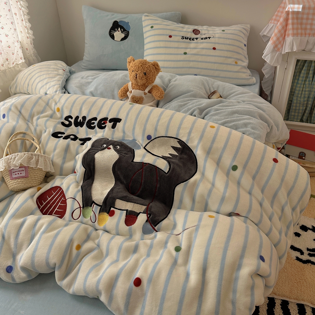 91家纺网 家纺一手货源 找家纺 暖生活 2025新款兔绒贴布绣牛奶绒套件四件套（会员-5） 线团小猫