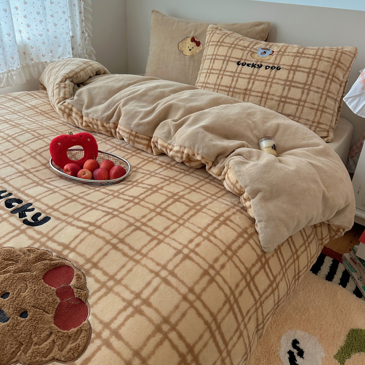 91家纺网 家纺一手货源 找家纺 暖生活 2025新款兔绒贴布绣牛奶绒套件四件套（会员-5） 小泰迪