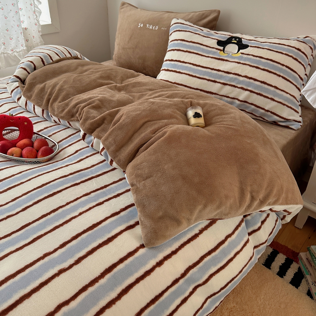 91家纺网 家纺一手货源 找家纺 暖生活 2025新款兔绒贴布绣牛奶绒套件四件套（会员-5） 泳圈企鹅