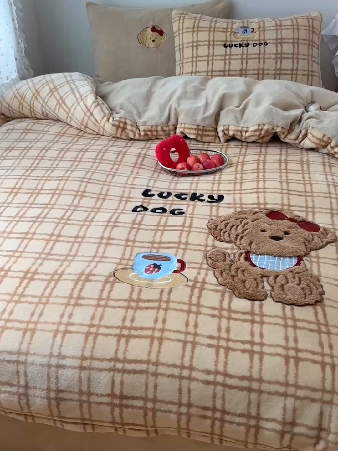 91家纺网 家纺一手货源 找家纺 暖生活 2025新款兔绒贴布绣牛奶绒套件四件套（会员-5） 小泰迪