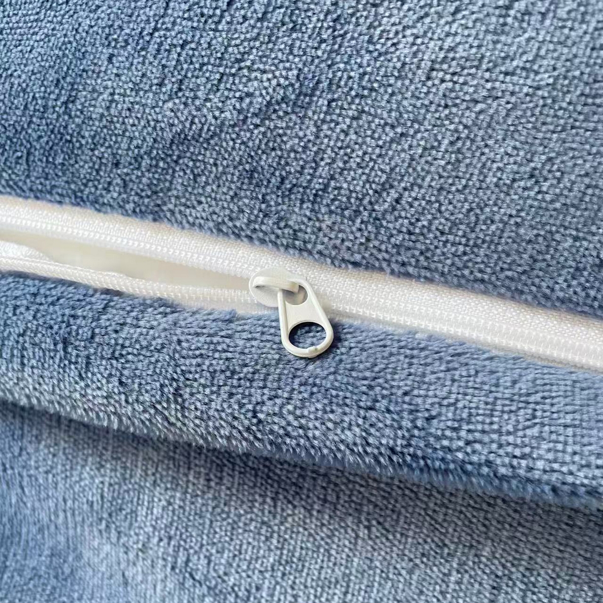 91家纺网 家纺一手货源 找家纺 置顶家纺 2025新款轻奢牛奶绒拼接刺绣四件套-戴安娜 戴安娜牛奶绒-宾利蓝