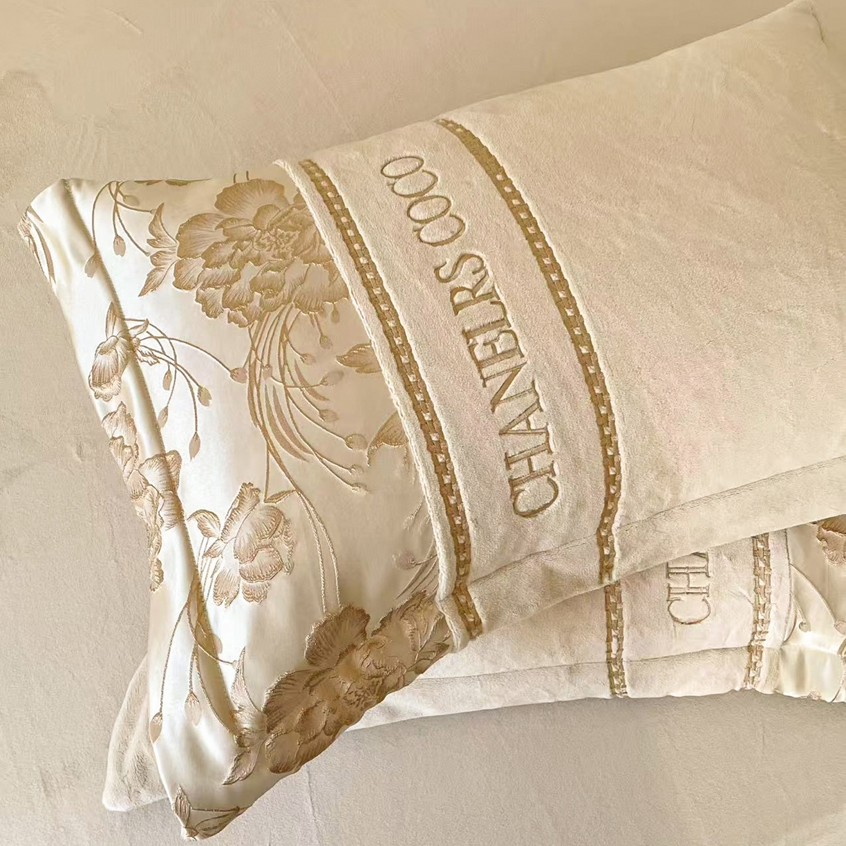 91家纺网 家纺一手货源 找家纺 置顶家纺 2025新款轻奢牛奶绒拼接刺绣四件套-戴安娜 戴安娜牛奶绒-卡其