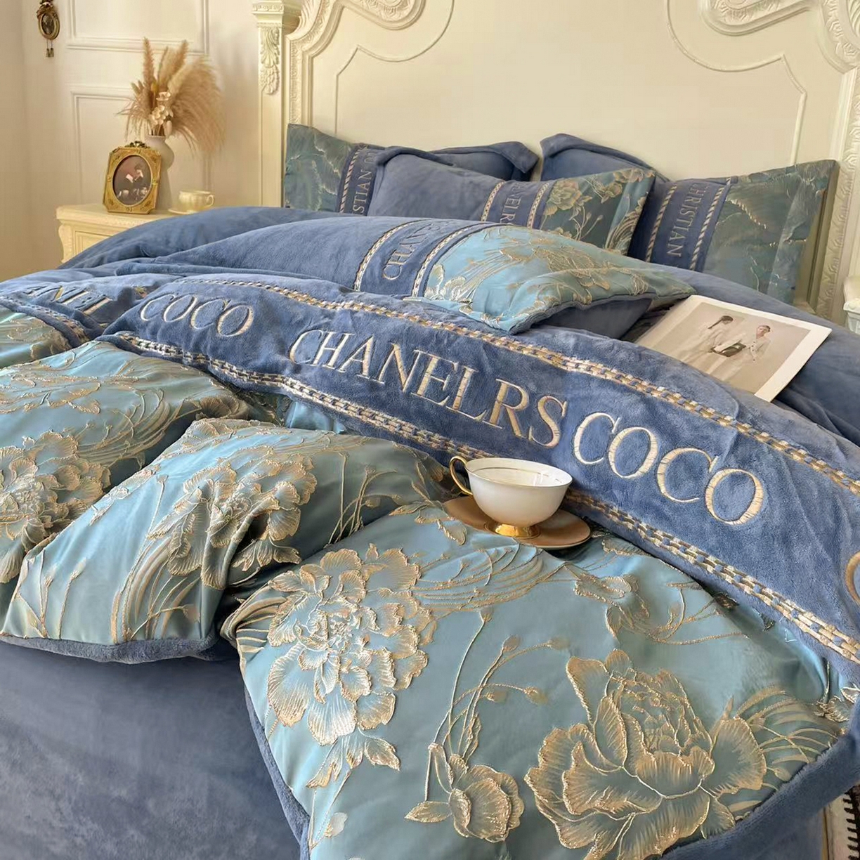 91家纺网 家纺一手货源 找家纺 置顶家纺 2025新款轻奢牛奶绒拼接刺绣四件套-戴安娜 戴安娜牛奶绒-宾利蓝