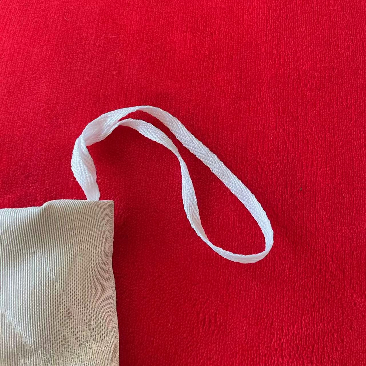 91家纺网 家纺一手货源 找家纺 置顶家纺 2025新款轻奢牛奶绒拼接刺绣四件套-戴安娜 戴安娜牛奶绒-大红