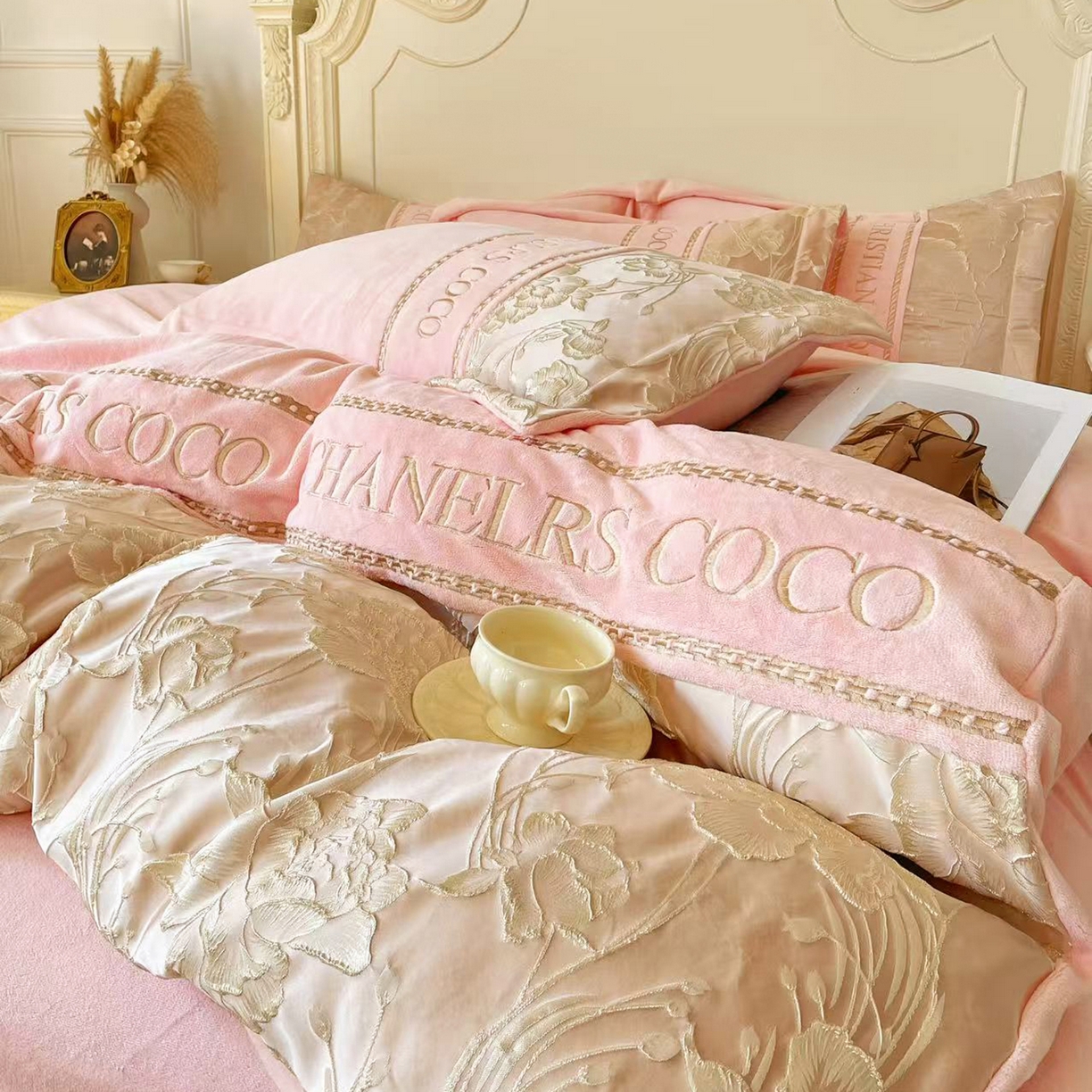 91家纺网 家纺一手货源 找家纺 置顶家纺 2025新款轻奢牛奶绒拼接刺绣四件套-戴安娜 戴安娜牛奶绒-粉