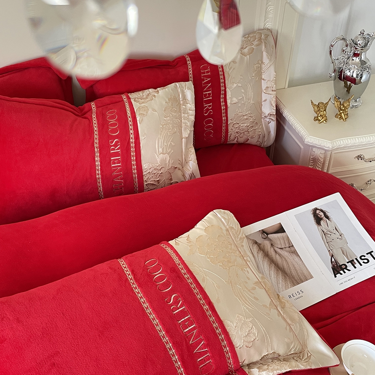 91家纺网 家纺一手货源 找家纺 置顶家纺 2025新款轻奢牛奶绒拼接刺绣四件套-戴安娜 戴安娜牛奶绒-大红