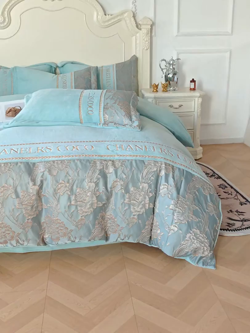 91家纺网 家纺一手货源 找家纺 置顶家纺 2025新款轻奢牛奶绒拼接刺绣四件套-戴安娜 戴安娜牛奶绒-繁星蓝