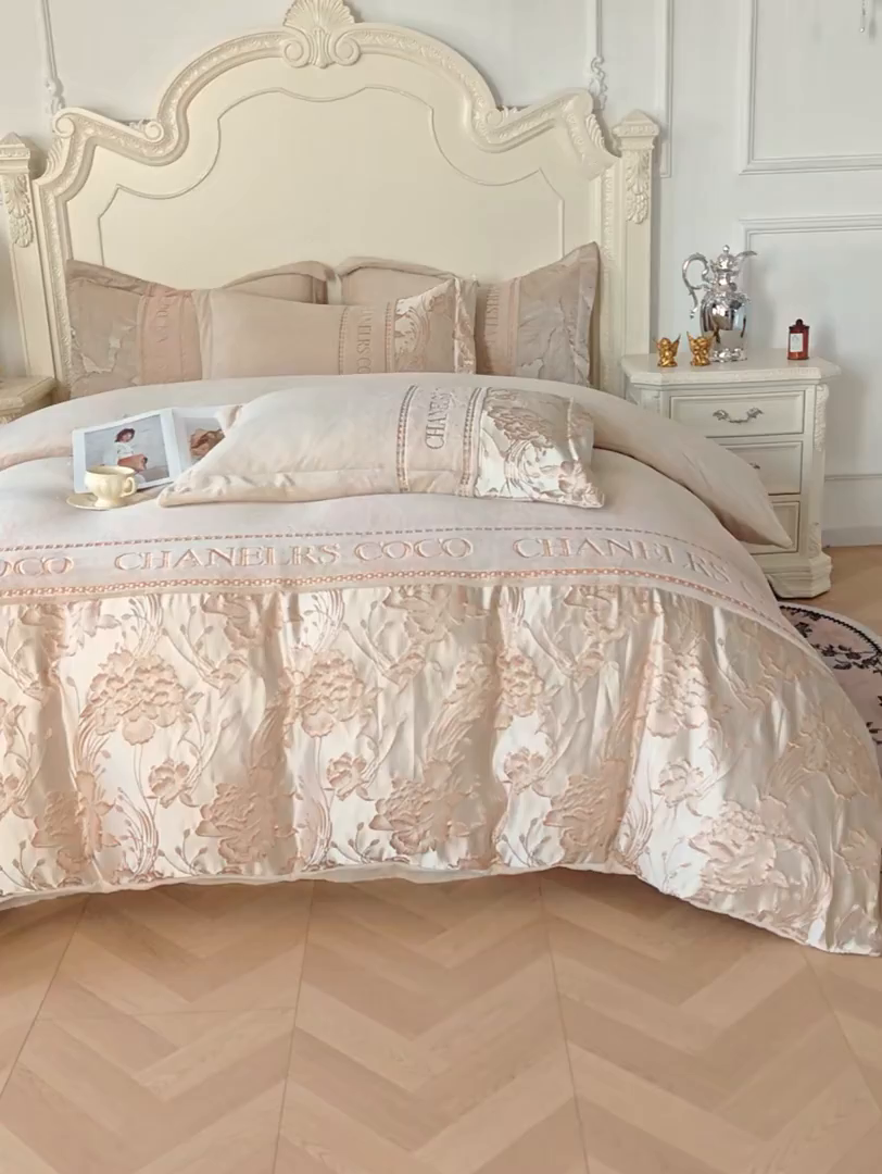 91家纺网 家纺一手货源 找家纺 置顶家纺 2025新款轻奢牛奶绒拼接刺绣四件套-戴安娜 戴安娜牛奶绒-卡其