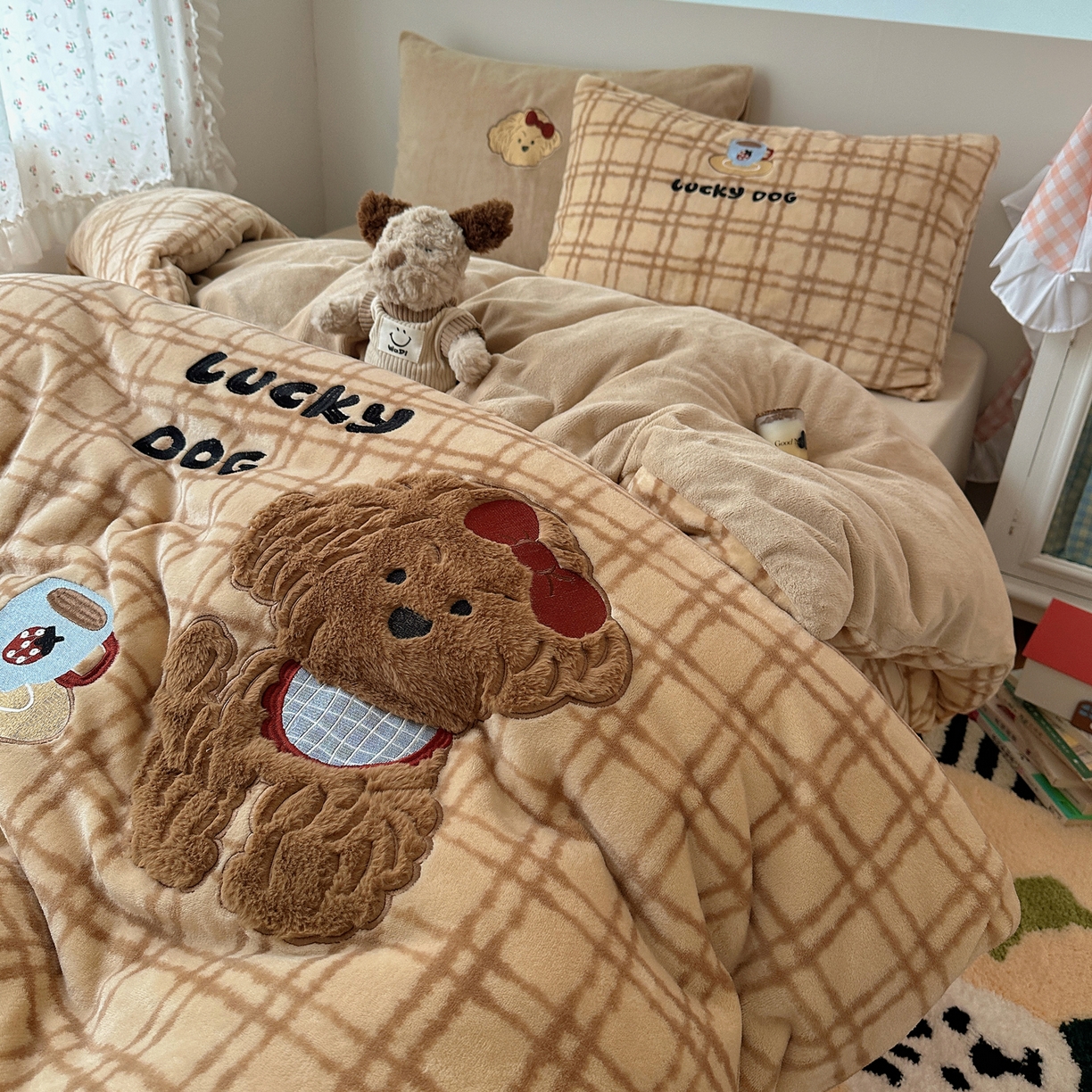 91家纺网 家纺一手货源 找家纺 暖生活 2025新款兔绒贴布绣牛奶绒套件四件套（会员-5） 小泰迪