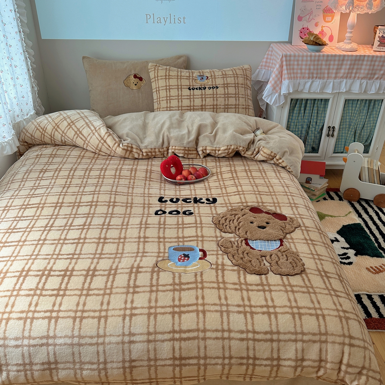 91家纺网 家纺一手货源 找家纺 暖生活 2025新款兔绒贴布绣牛奶绒套件四件套（会员-5） 小泰迪