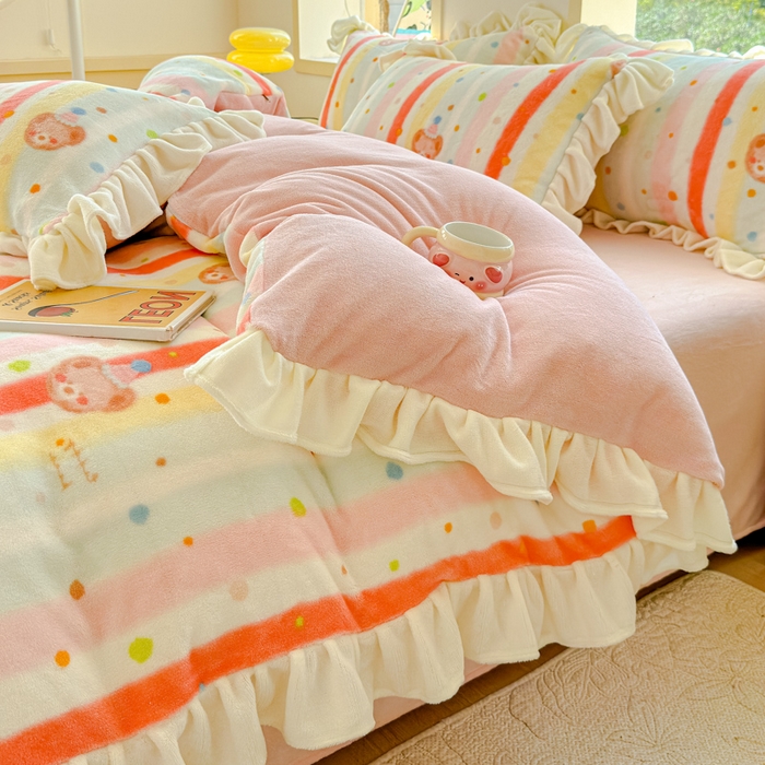 91家纺网 家纺一手货源 找家纺 瑞钰 2025新款韩版花边牛奶绒四件套 彩虹条条