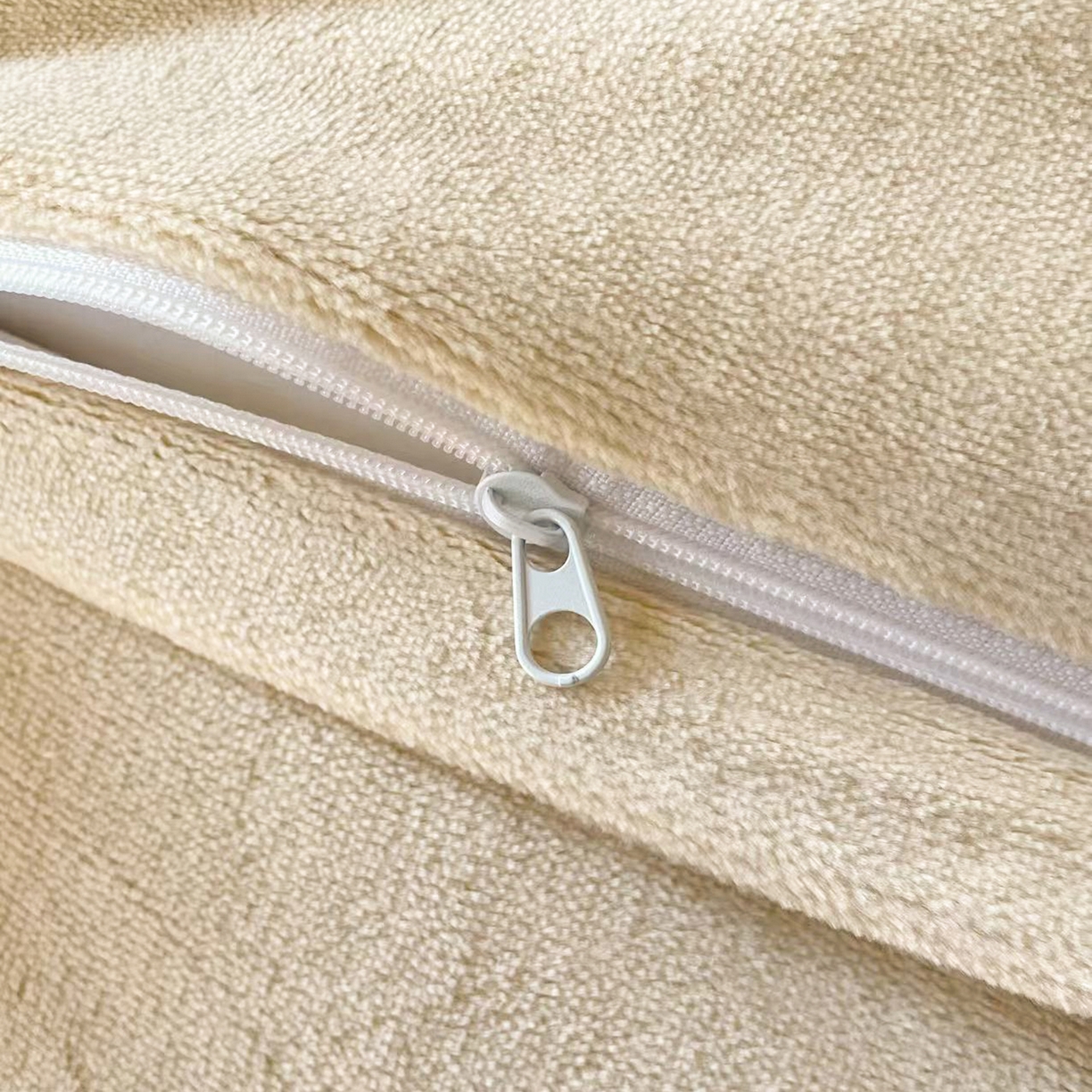 91家纺网 家纺一手货源 找家纺 置顶家纺 2025新款轻奢牛奶绒拼接刺绣四件套-戴安娜 戴安娜牛奶绒-卡其