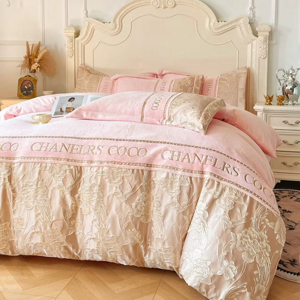 91家纺网 家纺一手货源 找家纺 置顶家纺 2025新款轻奢牛奶绒拼接刺绣四件套-戴安娜 戴安娜牛奶绒-粉