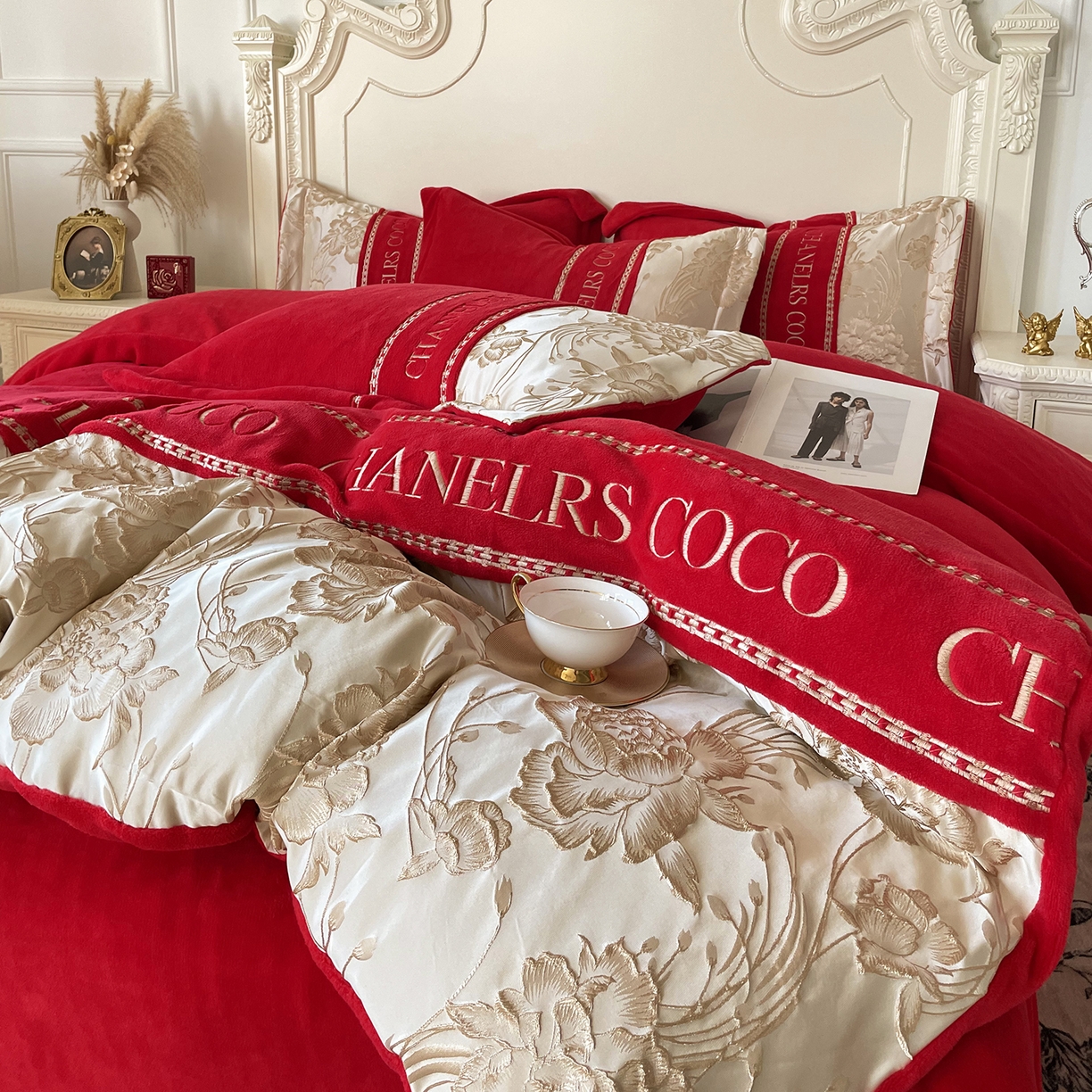 91家纺网 家纺一手货源 找家纺 置顶家纺 2025新款轻奢牛奶绒拼接刺绣四件套-戴安娜 戴安娜牛奶绒-大红