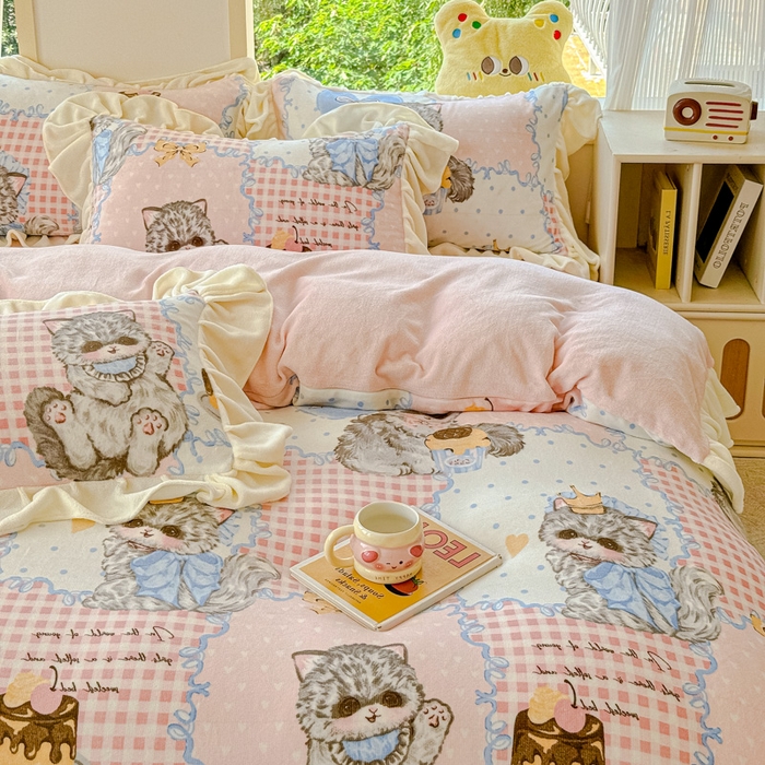 91家纺网 家纺一手货源 找家纺 瑞钰 2025新款韩版花边牛奶绒四件套 格格猫咪