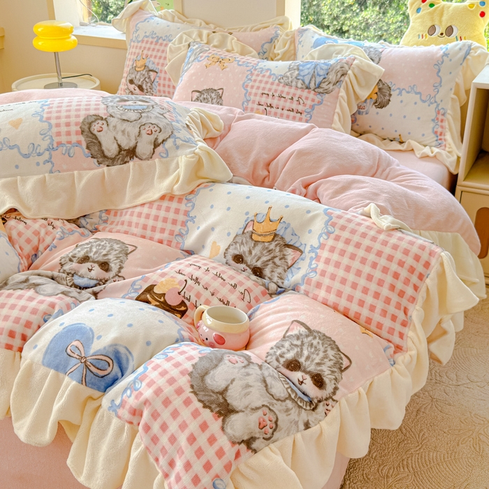 91家纺网 家纺一手货源 找家纺 瑞钰 2025新款韩版花边牛奶绒四件套 格格猫咪