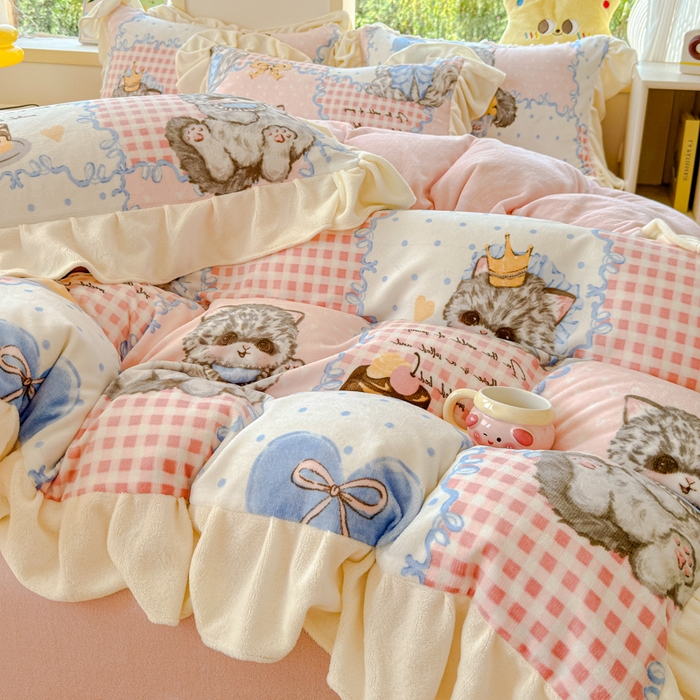 91家纺网 家纺一手货源 找家纺 瑞钰 2025新款韩版花边牛奶绒四件套 格格猫咪