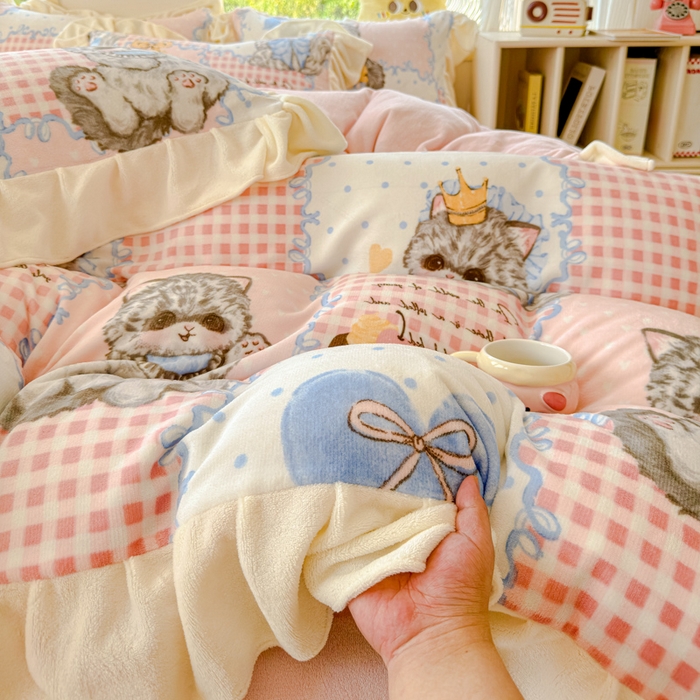 91家纺网 家纺一手货源 找家纺 瑞钰 2025新款韩版花边牛奶绒四件套 格格猫咪