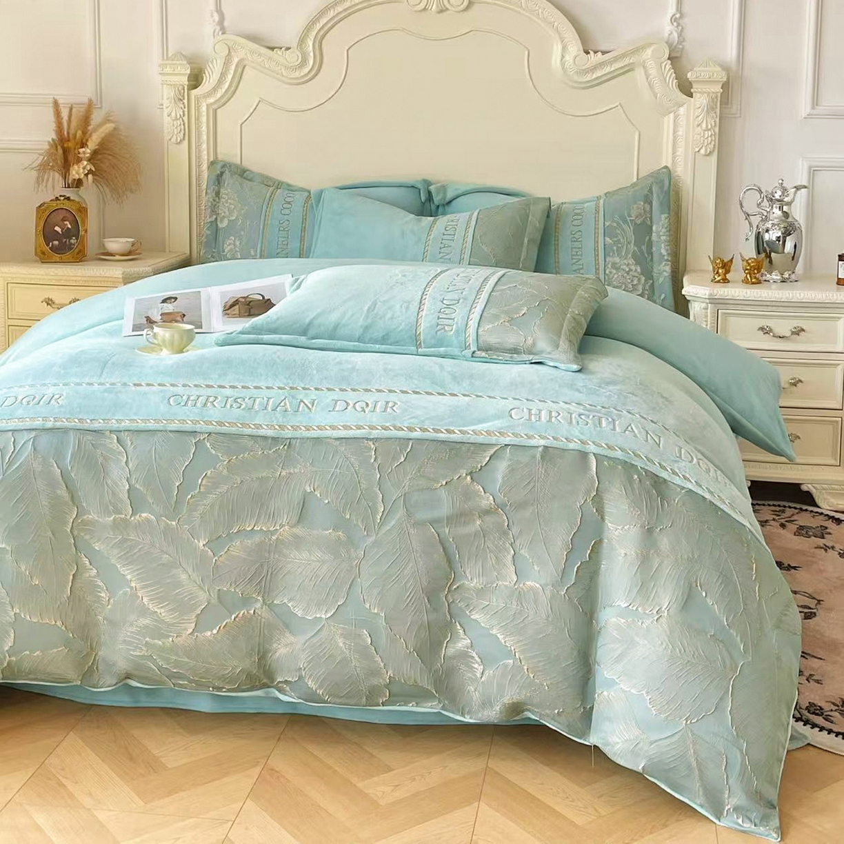 91家纺网 家纺一手货源 找家纺 置顶家纺 2025新款轻奢牛奶绒拼接刺绣四件套-罗密欧 罗密欧牛奶绒-繁星蓝