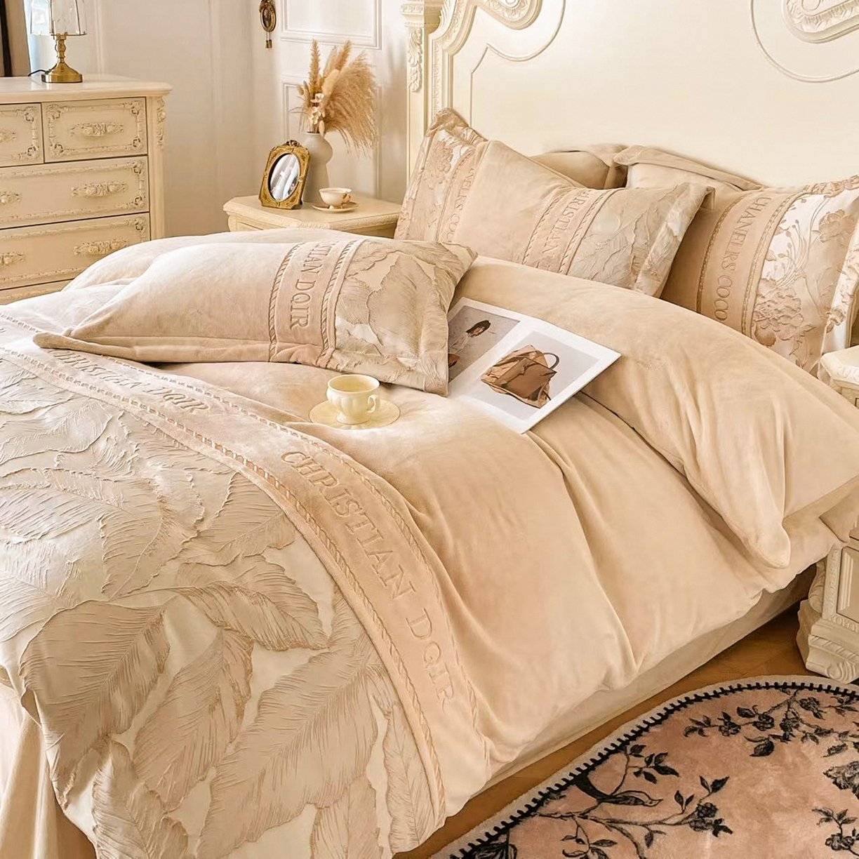 91家纺网 家纺一手货源 找家纺 置顶家纺 2025新款轻奢牛奶绒拼接刺绣四件套-罗密欧 罗密欧牛奶绒-卡其