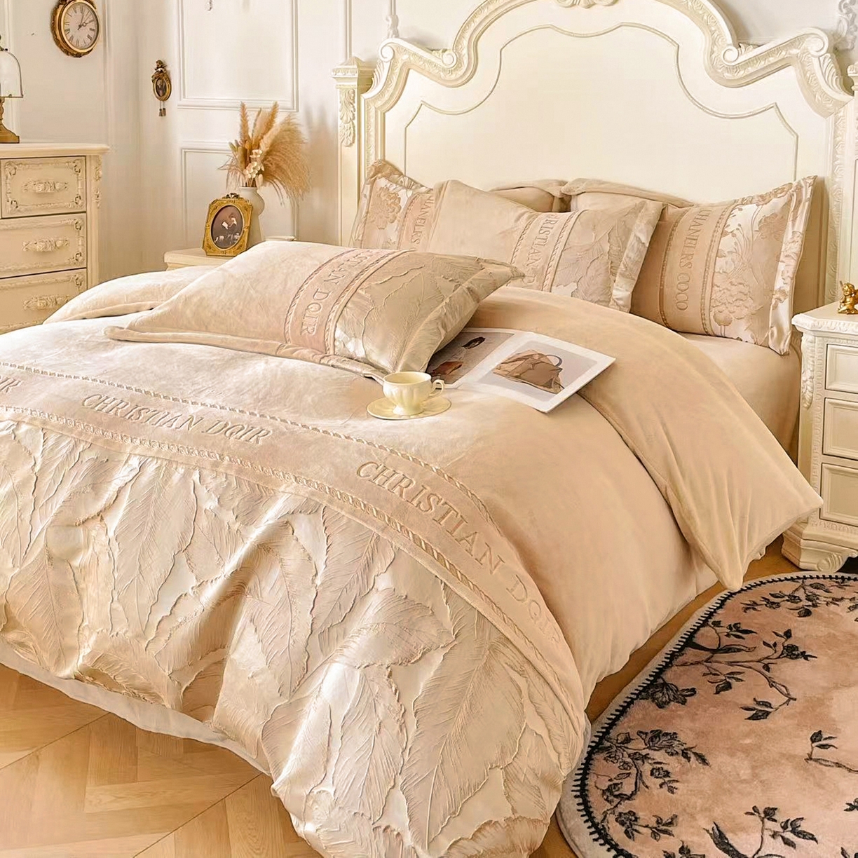 91家纺网 家纺一手货源 找家纺 置顶家纺 2025新款轻奢牛奶绒拼接刺绣四件套-罗密欧 罗密欧牛奶绒-卡其