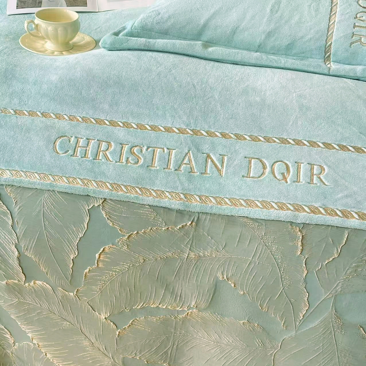 91家纺网 家纺一手货源 找家纺 置顶家纺 2025新款轻奢牛奶绒拼接刺绣四件套-罗密欧 罗密欧牛奶绒-繁星蓝