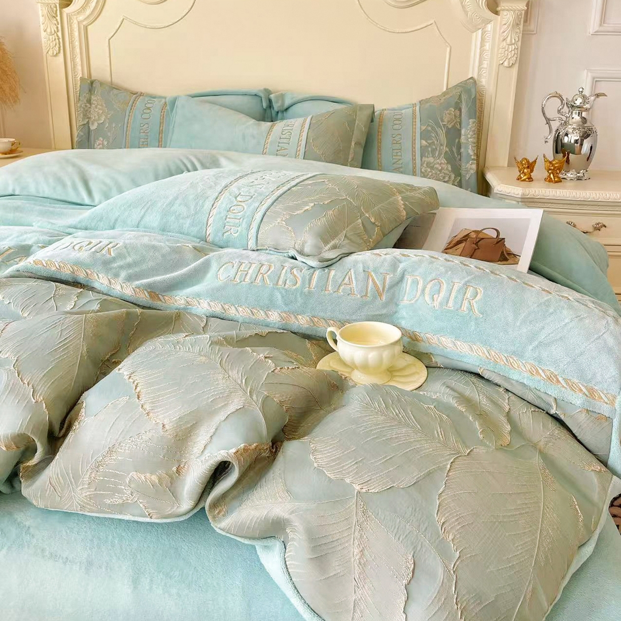 91家纺网 家纺一手货源 找家纺 置顶家纺 2025新款轻奢牛奶绒拼接刺绣四件套-罗密欧 罗密欧牛奶绒-繁星蓝