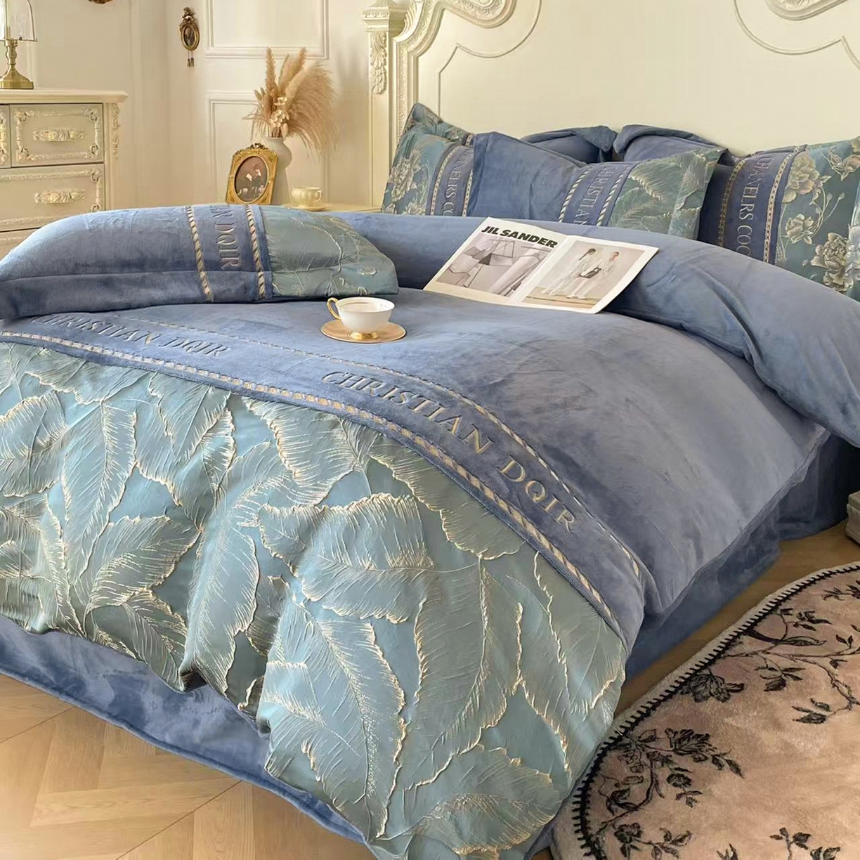 91家纺网 家纺一手货源 找家纺 置顶家纺 2025新款轻奢牛奶绒拼接刺绣四件套-罗密欧 罗密欧牛奶绒-宾利蓝