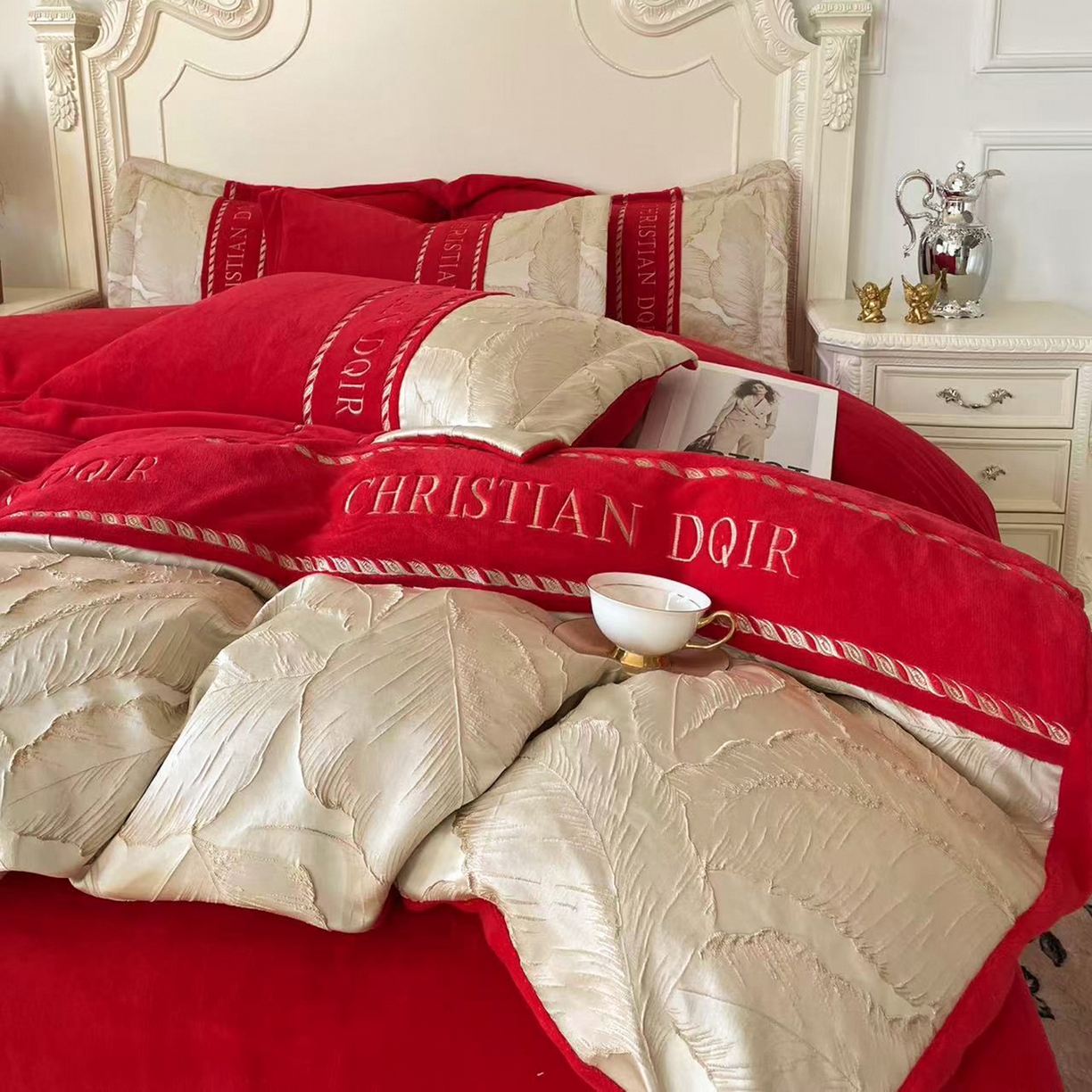 91家纺网 家纺一手货源 找家纺 置顶家纺 2025新款轻奢牛奶绒拼接刺绣四件套-罗密欧 罗密欧牛奶绒-大红