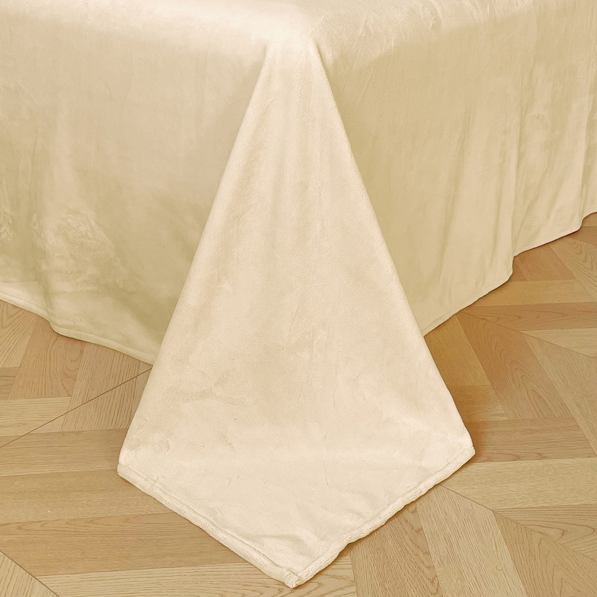 91家纺网 家纺一手货源 找家纺 置顶家纺 2025新款轻奢牛奶绒拼接刺绣四件套-罗密欧 罗密欧牛奶绒-卡其