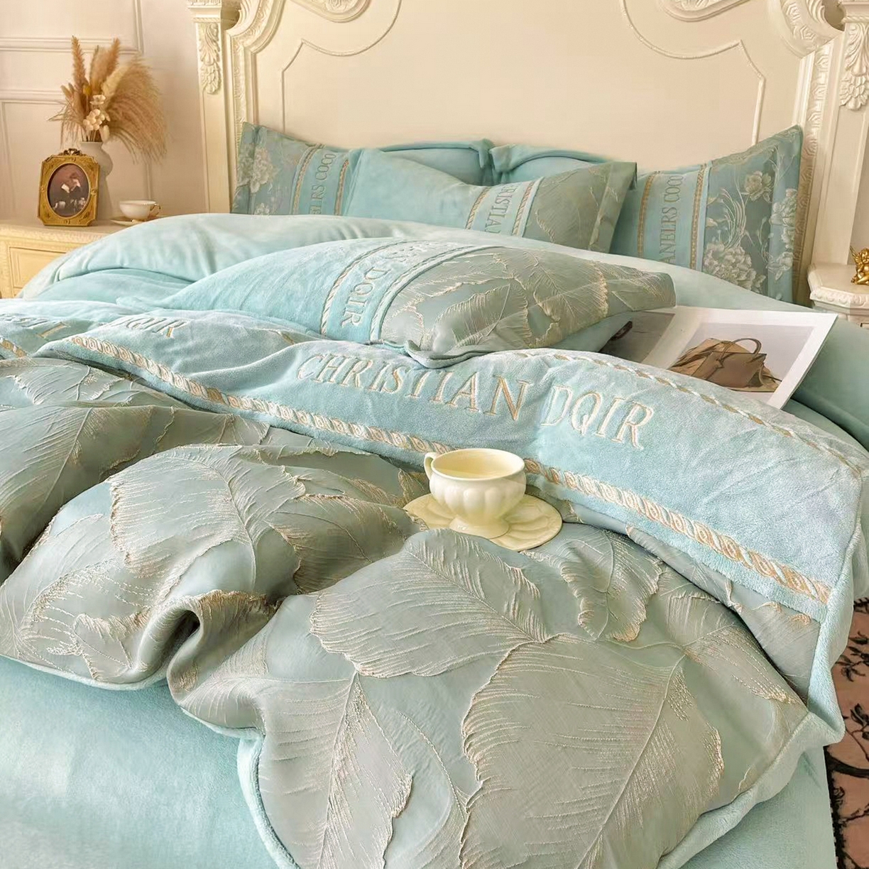 91家纺网 家纺一手货源 找家纺 置顶家纺 2025新款轻奢牛奶绒拼接刺绣四件套-罗密欧 罗密欧牛奶绒-繁星蓝